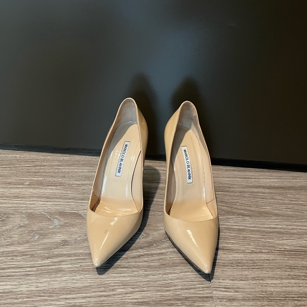 Classic Nude Manolo Blahnik Pump